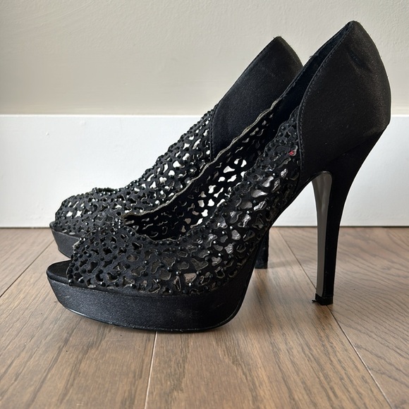 Black heels - Picture 3 of 5